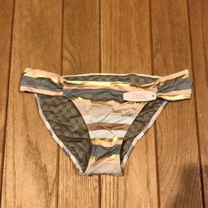 NWT Victoria’s Secret bikini Bottoms. Small